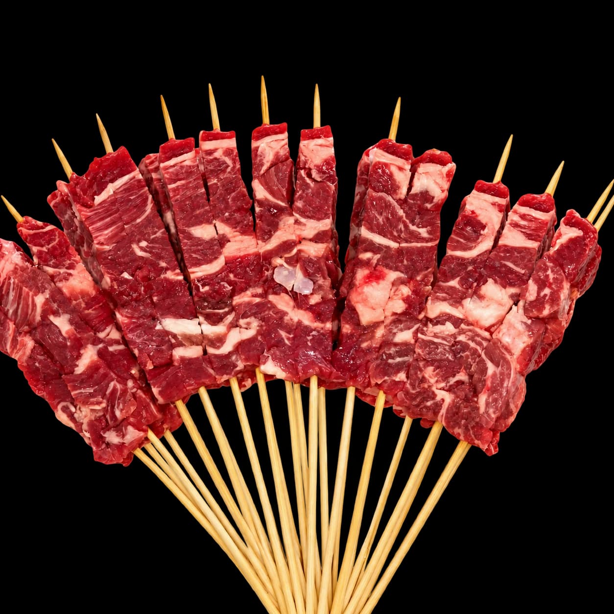 Arrosticini D’Amico crudi disposti a ventaglio
